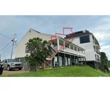 Main picture of 702 Trenton St