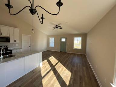 Main picture of 2699 Largo Ave