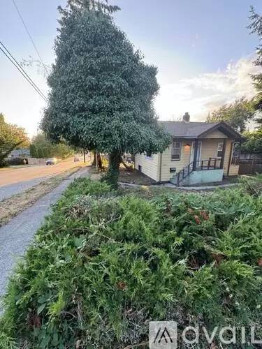 Main picture of 6357 40th Ave SW