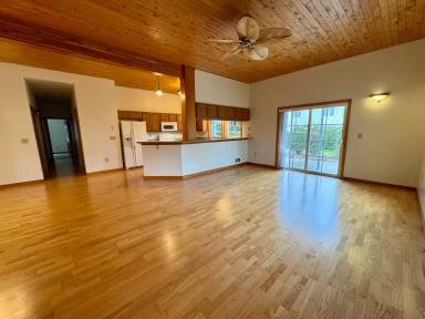Main picture of 1399 Village Loop