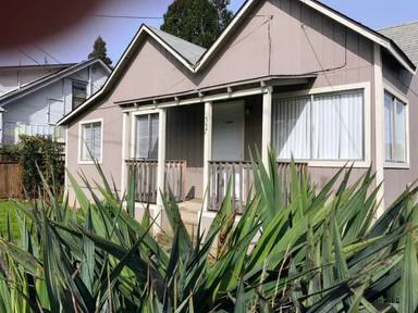 Main picture of 557 W Maple St