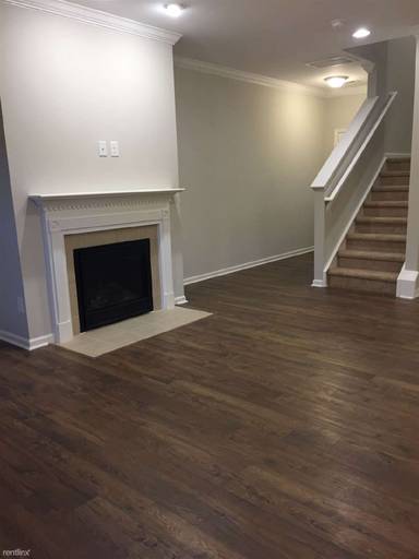 Main picture of 215 Hamlet Pl