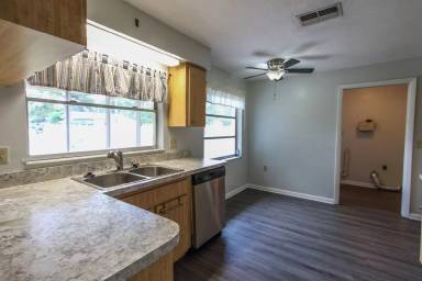 Main picture of 9 Sj Kellner Blvd
