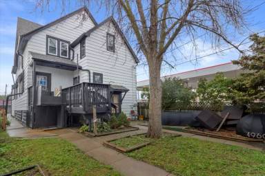 Main picture of 4960 S Packard Ave
