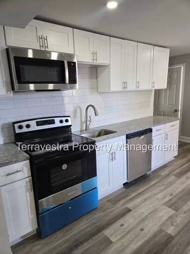 Main picture of 204 E Oak St