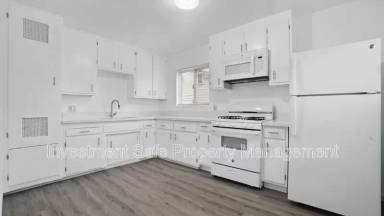 Main picture of 2912 E 18th St