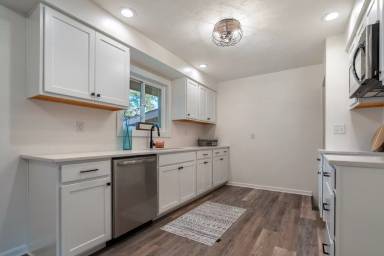 Main picture of 1237 Woodland Dr
