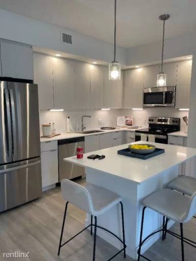 Main picture of 420 SW 27th Ter