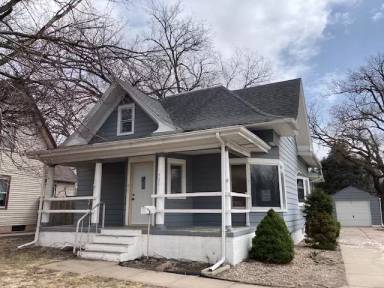 Main picture of 915 W 12th St