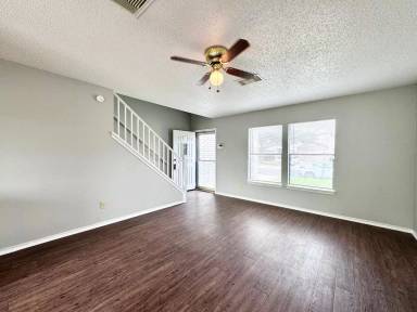 Main picture of 8728 Seneca Crk