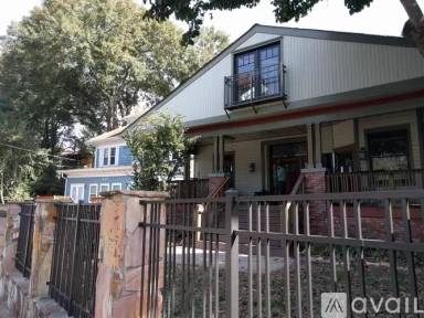 Main picture of 807 Monroe Dr NE