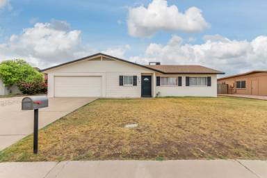 Main picture of 4818 W Paradise Ln