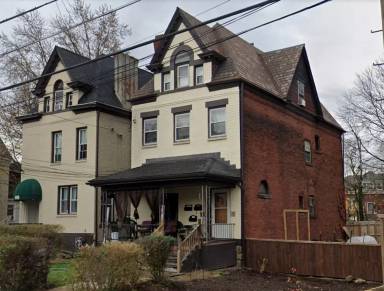 Main picture of 421 Peebles St