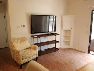 Main picture of 2417 Oakenshield Rd