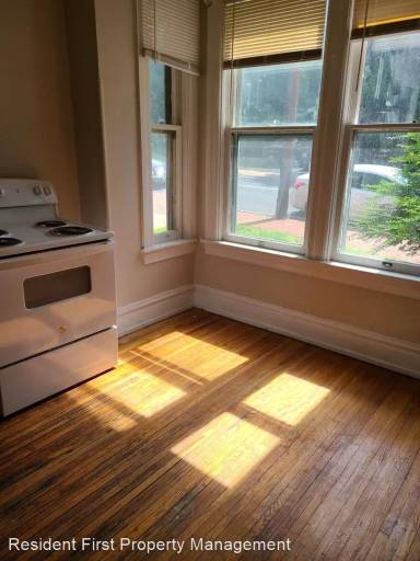 Main picture of 247 S Prospect St