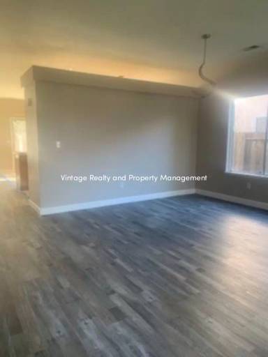 Main picture of 4717 Edgebrook Ave