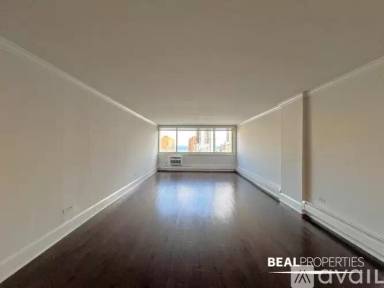 Main picture of 1344 N Dearborn St