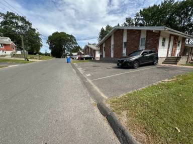 Main picture of 40 Whitewood Rd