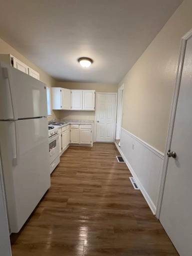 Main picture of 66 N Oak St