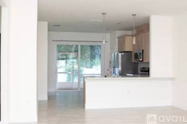 Main picture of 4 Farnum Ln