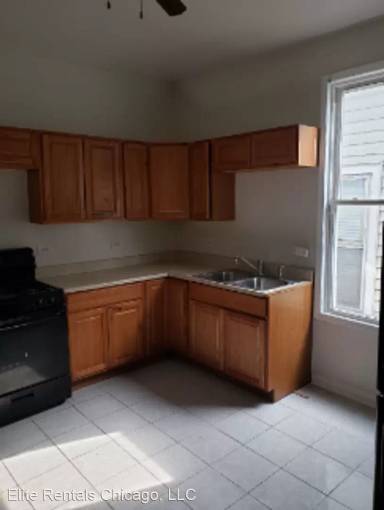 Main picture of 8552 S Escanaba Ave