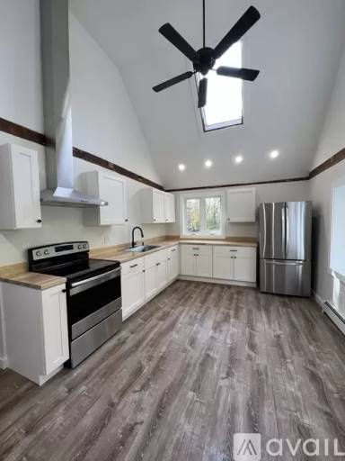 Main picture of 2890 Main St