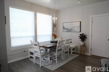 Main picture of 2139 S Woodhouse Ave