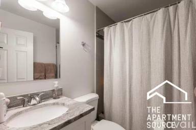 Main picture of 1300 N Greenview Ave