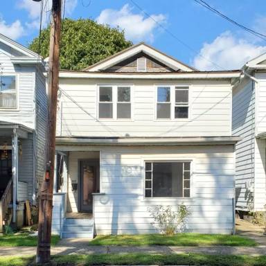 Main picture of 225 Poplar St