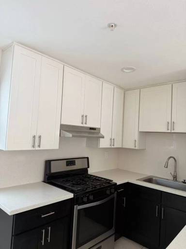 Main picture of 980 W Bishop St