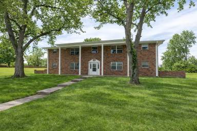 Main picture of 711 Hulen Dr