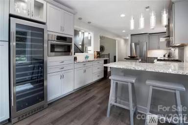Main picture of 4001 Woodfox Dr