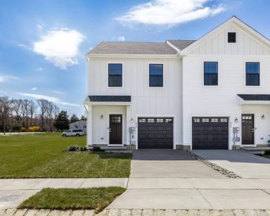 Main picture of 385 N Tuckahoe Rd