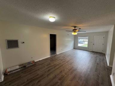 Main picture of 21411 SW Honeysuckle St