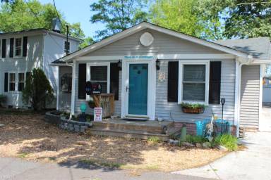 Main picture of 906 Marshall Ave