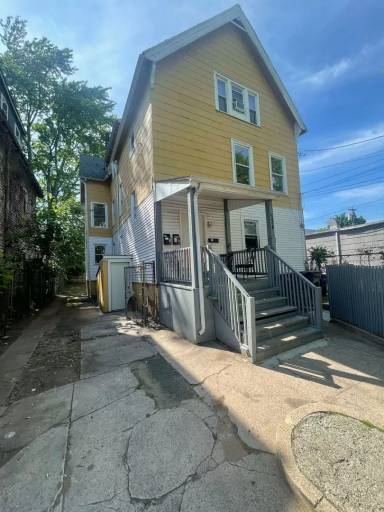 Main picture of 734 Orchard St