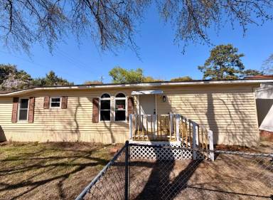 Main picture of 3911 Persimmon St