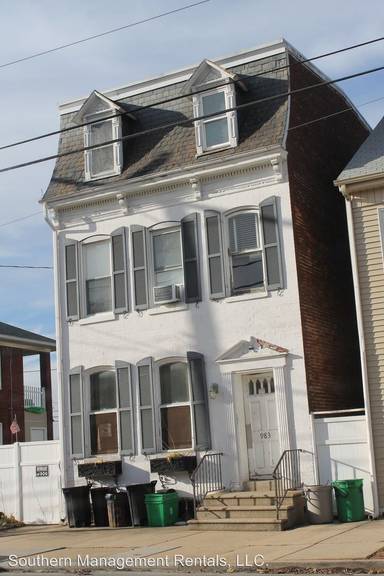 Main picture of 983 E Philadelphia St