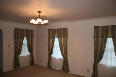 Main picture of 2726 W Garland Ave