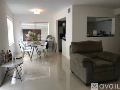 Main picture of 1601 Bay Rd