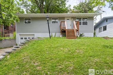 Main picture of 2327 Esther Ave