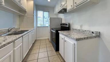 Main picture of 1735 E Washington St