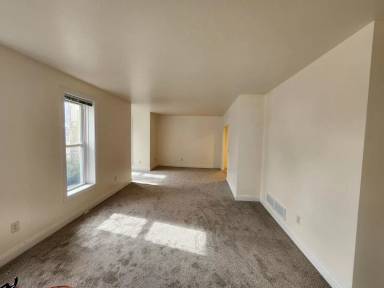 Main picture of 109 S 3rd St E