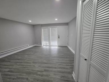 Main picture of 6901 N Ridge Blvd