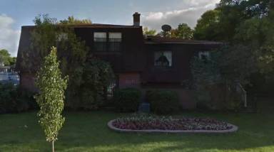 Main picture of 201 W Oak St