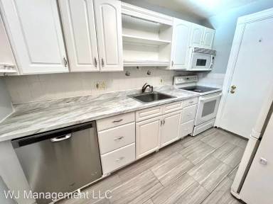 Main picture of 1100 Governors Dr