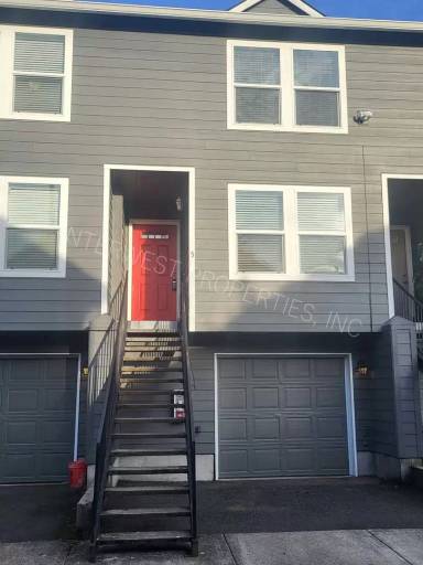 Main picture of 520 NE 128th Ave