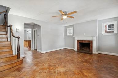 Main picture of 3007 N Van Buren St