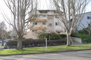 Main picture of 5501 32nd Ave NW