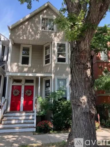 Main picture of 1450 W Wellington Ave